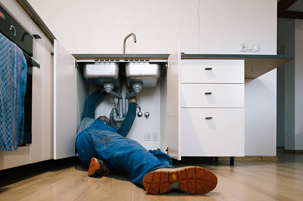 Professional Emergency Plumber technician working in Salem, MI